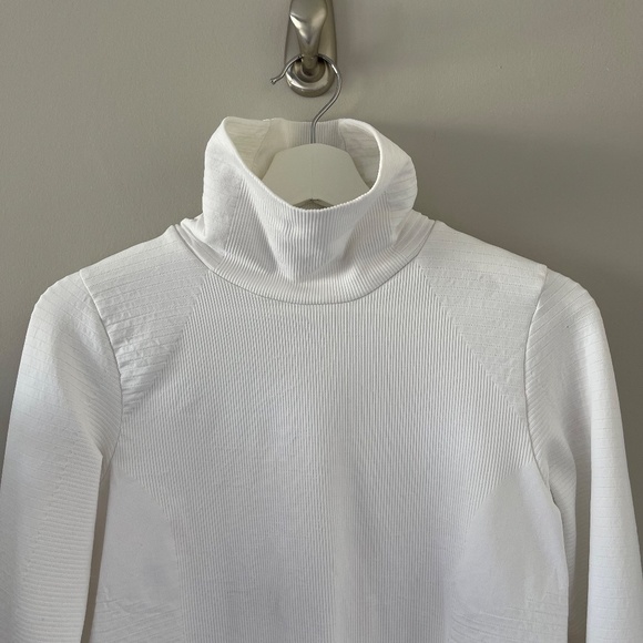 Athleta Flurry Blizzard Seamless Turtleneck (M) - Picture 6 of 7